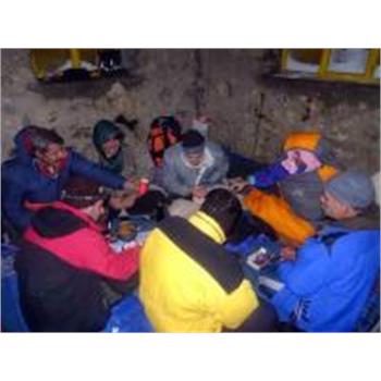 صعود رییس دانشگاه به همراه کوهنوردان دانشگاهی به کوه دالاخانی  در برف و یخبندان