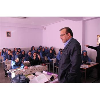 دکتر محمدرضا نیکبخت از مدارس غیر انتفاعی وابسته به دانشگاه بازدید کرد.