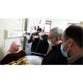 فیلم/ عیادت وزیر بهداشت و رئیس دانشگاه از زائرین اربعین در بیمارستان امام رضا (ع) کرمانشاه