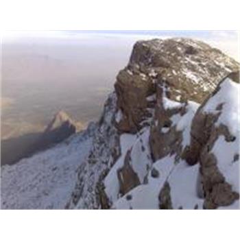 قله برفی زنهان زیرپای کوهنوردان دانشگاهی