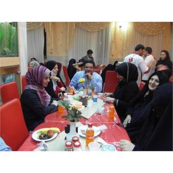 حضور پرسنل مرکز فوریت های پزشکی بهمراه خانواده هایشان در مراسم افطار