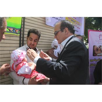 در شهرستان روانسر اجرای طرح واکسیناسیون تکمیلی فلج اطفال به طور نمادین آغاز گردید