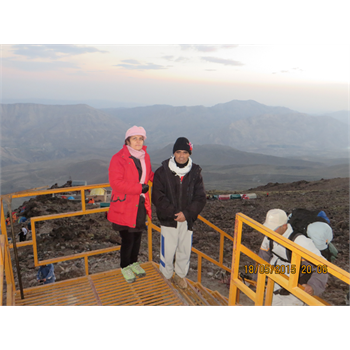 صعود زوج دانشگاهی به قله دماوند
