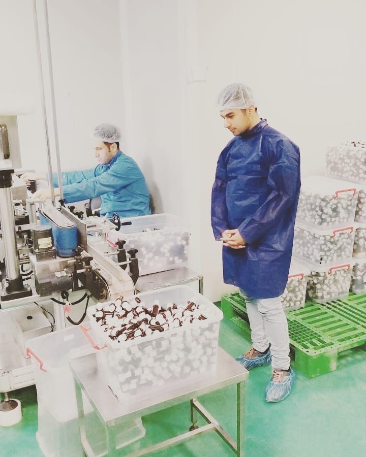 دانشجویان داروسازی و کارشناسی ارشد نانوفناوری پزشکی از کارخانه داروپخش تهران بازدید کردند