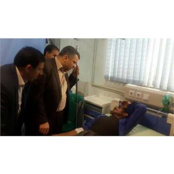 عیادت معاون وزیربهداشت از بیماران بستری شده در بیمارستان اسلام آباد