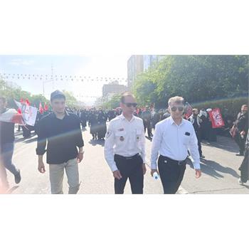 بازدید رئیس دانشگاه از نیروهای اورژانس حاضر در مراسم تشییع قائد امت