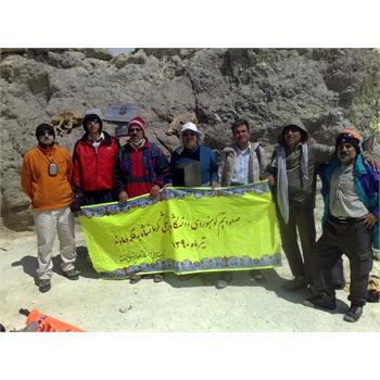گروه کوهنوردی دانشگاه به مناسبت نیمه شعبان به دماوند صعود کرد.