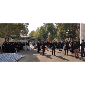 عزاداری روز پنجم ماه محرم در گردهمایی بزرگ عاشوراییان در فضای باز ساختمان شماره ۲ دانشگاه علوم پزشکی کرمانشاه برگزار شد.