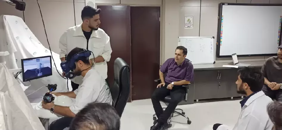 Holding a virtual reality-based prosthodontics training class