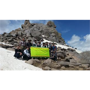 صعود تیم کوهنوردی دانشجویان به قله 3574 متری الوند