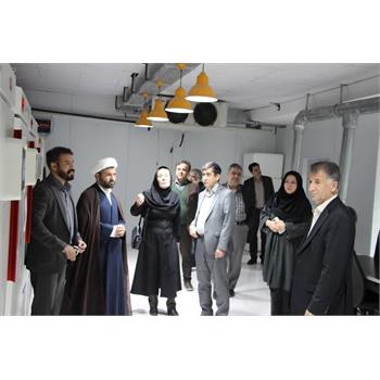 بازدید دکتر سروش و اعضای هیئت رئیسه دانشگاه از آزمایشگاه جامع مرکز تحقیقات علوم نوین دندانپزشکی
