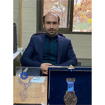 نشان حکمت بر سینه پژوهشگر کرمانشاهی