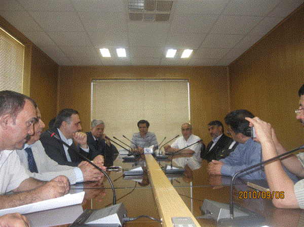 نشست در کارخانه باختر بیوشیمی