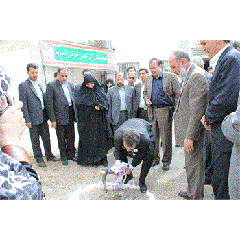 کلنگ احداث بیمارستان مهندس مقصودی با حضور وزیر بهداشت ، درمان و آموزش پزشکی در کرمانشاه به زمین زده شد.