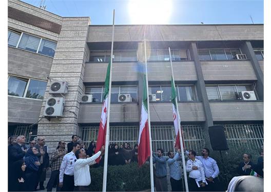 گزارش تصویری آیین برافراشتن پرچم مقدس جمهوری اسلامی ایران در دانشگاه علوم‌ پزشکی کرمانشاه