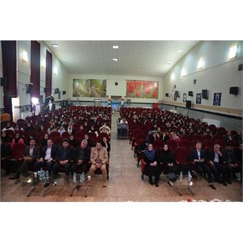 گزارش تصویری از  مراسم جشن دانشجویان جدیدالورود دختر و پسر با حضور دکتر سروش رئیس دانشگاه، جمعی از اعضای هیأت رئیسه،  رؤسای دانشکده ها و دانشجویان در مجتمع فرهنگی شهید باهنر کرمانشاه