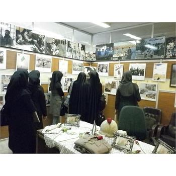 نمایشگاه عکس شهدا در دانشکده های پرستاری ، مامایی و پیراپزشکی بر پا شد