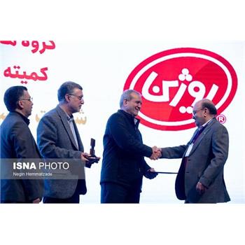 با حضور رییس جمهور از شرکت کشت و صنعت روژین تاک در سی‌امین جشنواره تحقیقات و فناوری علوم پزشکی رازی تقدیر شد