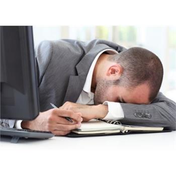 کم خوابی باعث ضعف حافظه و حواس پرتی در محیط کار می شود