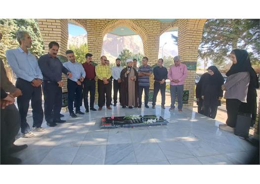 غبارروبی و عطرافشانی مزار شهید گمنام دانشکده داروسازی به مناسبت آغاز هفته دفاع مقدس