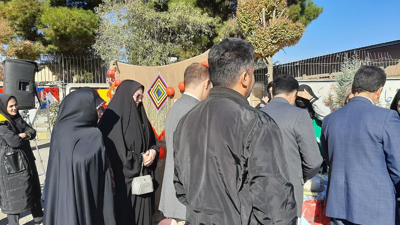 جشنواره کار و فناوری صددانه یاقوت