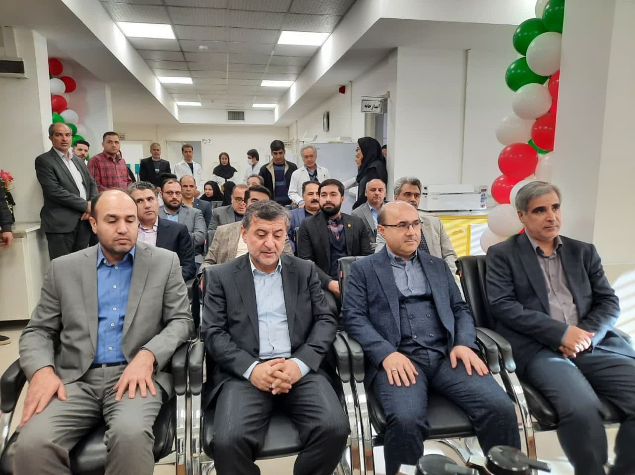 آزمایشگاه 12