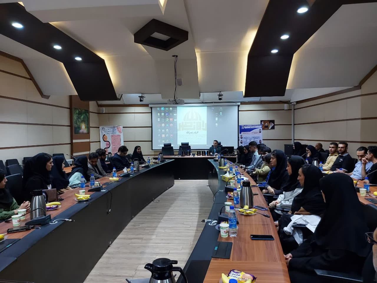 نشست رییس دانشگاه , دانشجویان ,افتخار آفرین, شانزدهمین المپیاد ,دانشجویان علوم پزشکی کشور 1