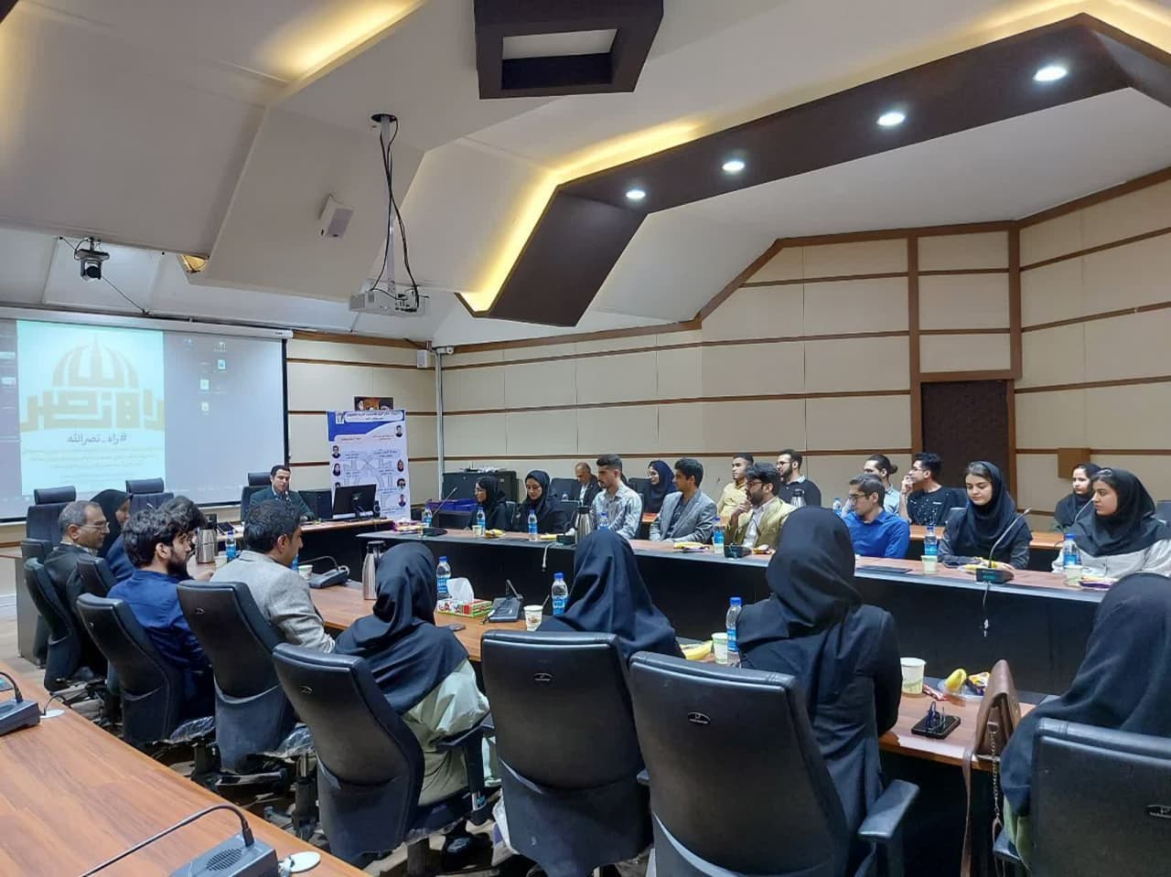 نشست رییس دانشگاه , دانشجویان ,افتخار آفرین, شانزدهمین المپیاد ,دانشجویان علوم پزشکی کشور 2