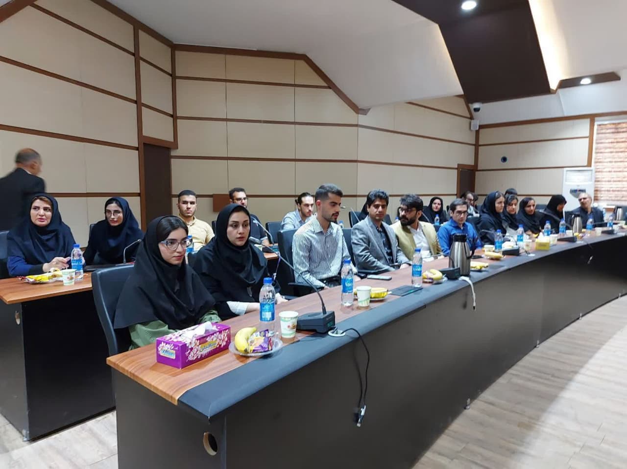 نشست رییس دانشگاه , دانشجویان ,افتخار آفرین, شانزدهمین المپیاد ,دانشجویان علوم پزشکی کشور 5