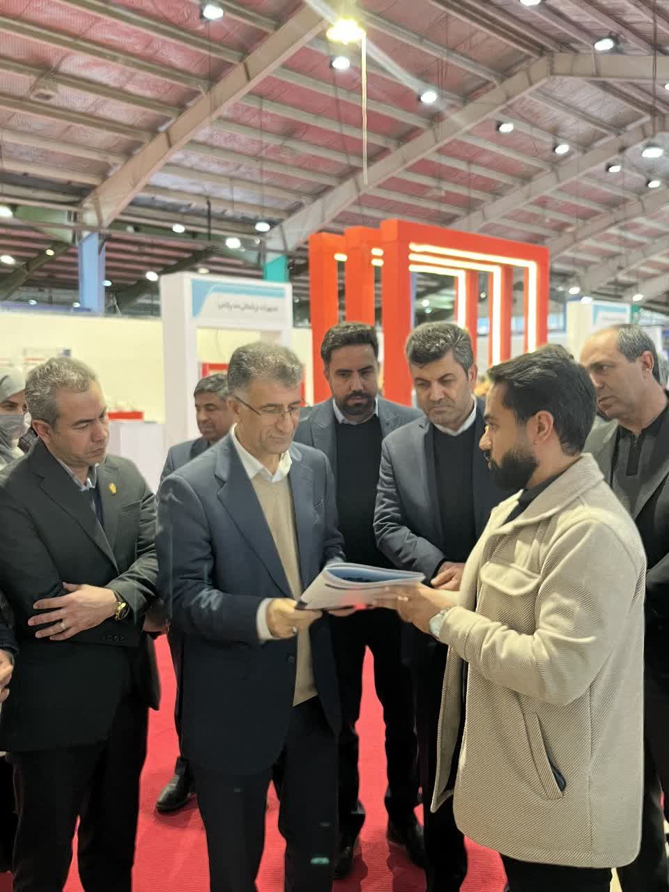 بازدید دکتر سروش از نمایشگاه 1