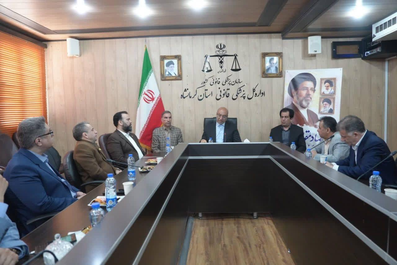 بازدید مشترک استاندار و رئیس دانشگاه از اداره کل پزشکی قانونی استان