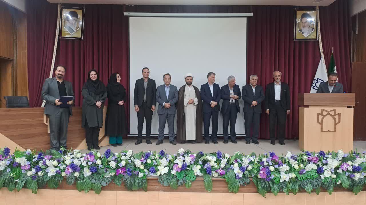تجلیل از اساتید نمونه و برگزیده دانشگاه  7
