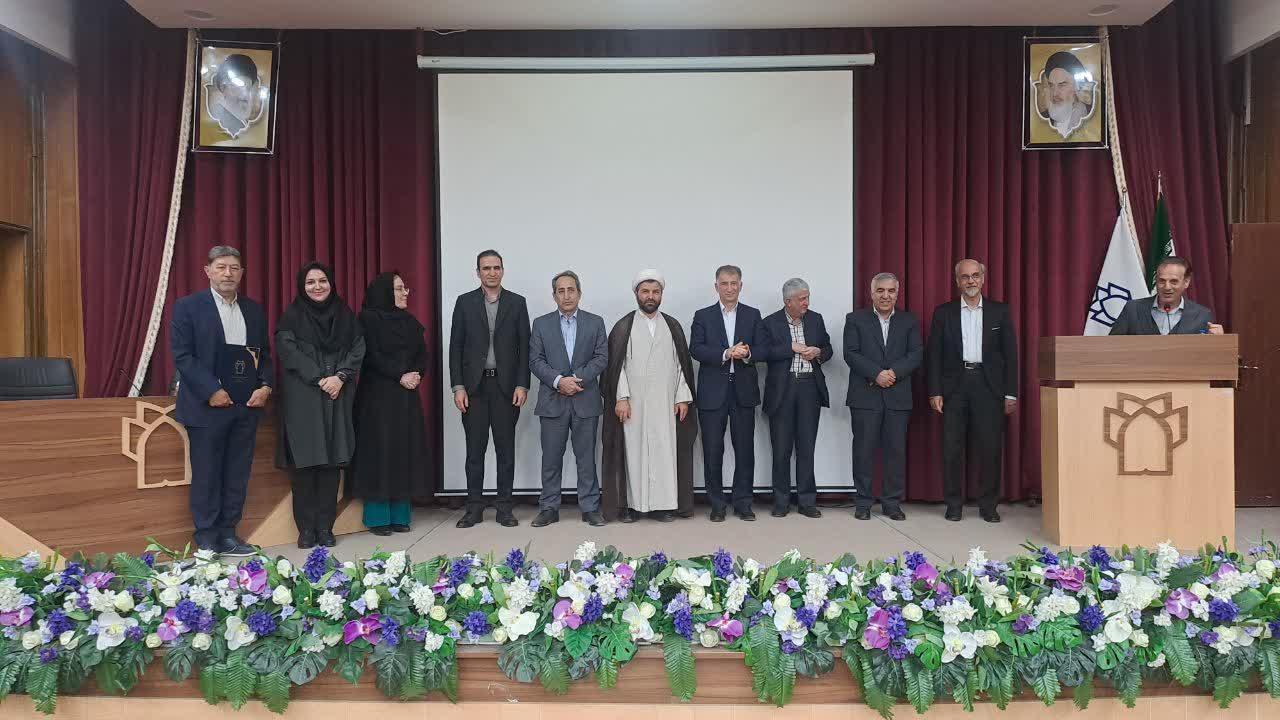 تجلیل از اساتید نمونه و برگزیده دانشگاه  4