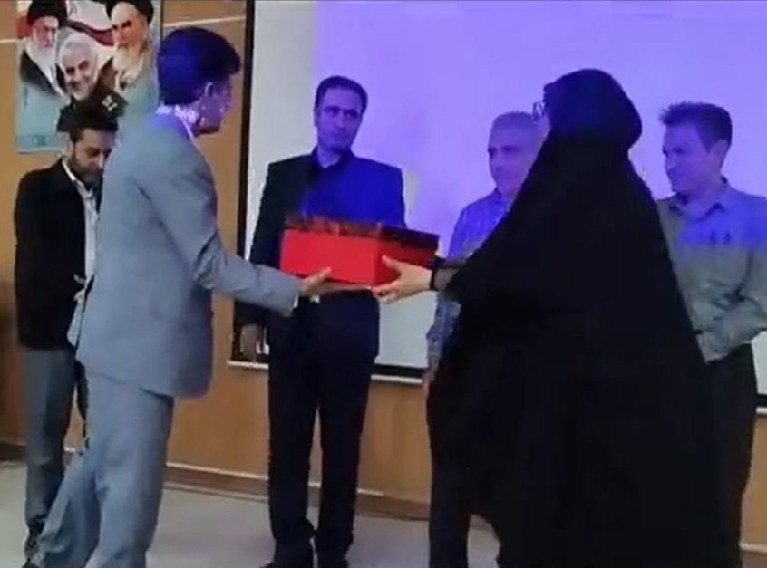 مراسم تقدیر از همکار بازنشسته: