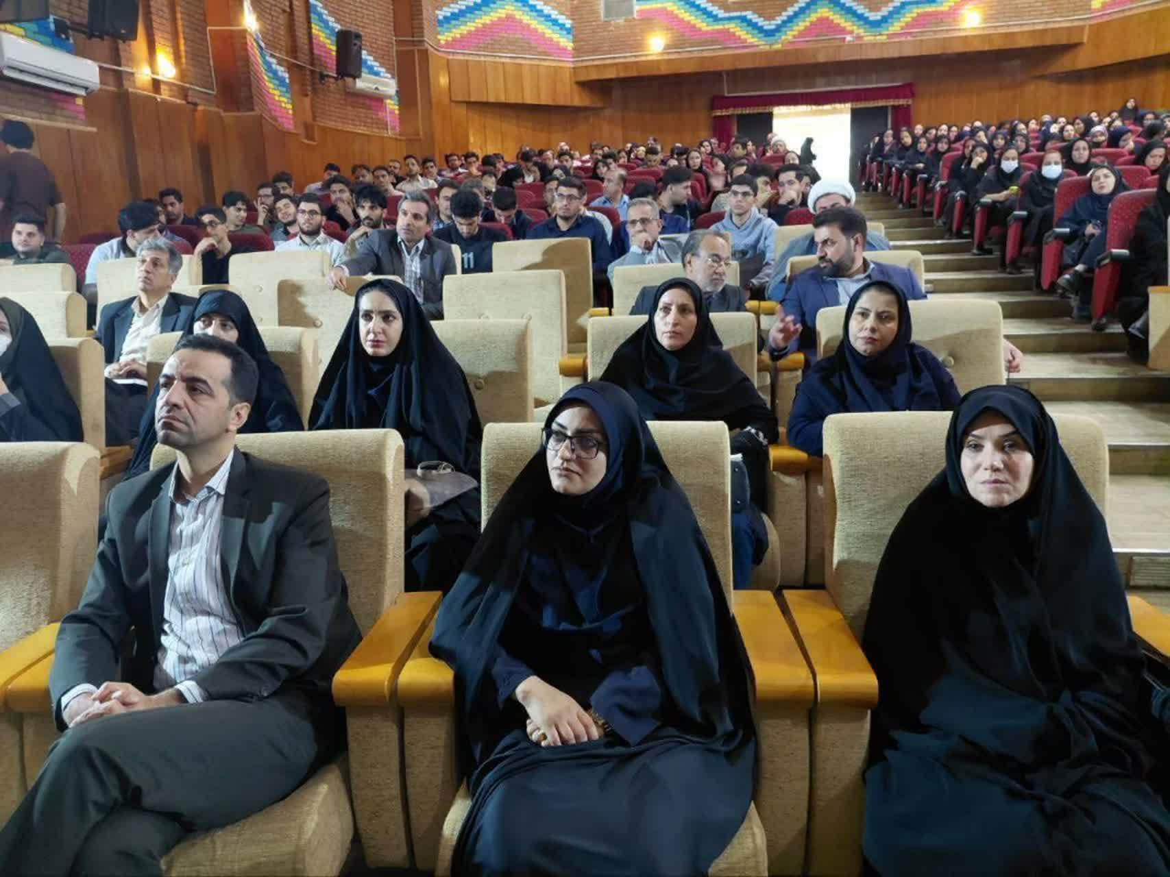 سمینار «بلوغ؛ نیازها و تهدیدها»
